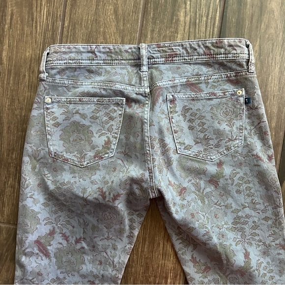 Anthropologie Pilcro Slim Boyfriend Jeans in Floral Print Faded Blue Sz 26 - Picture 7 of 10